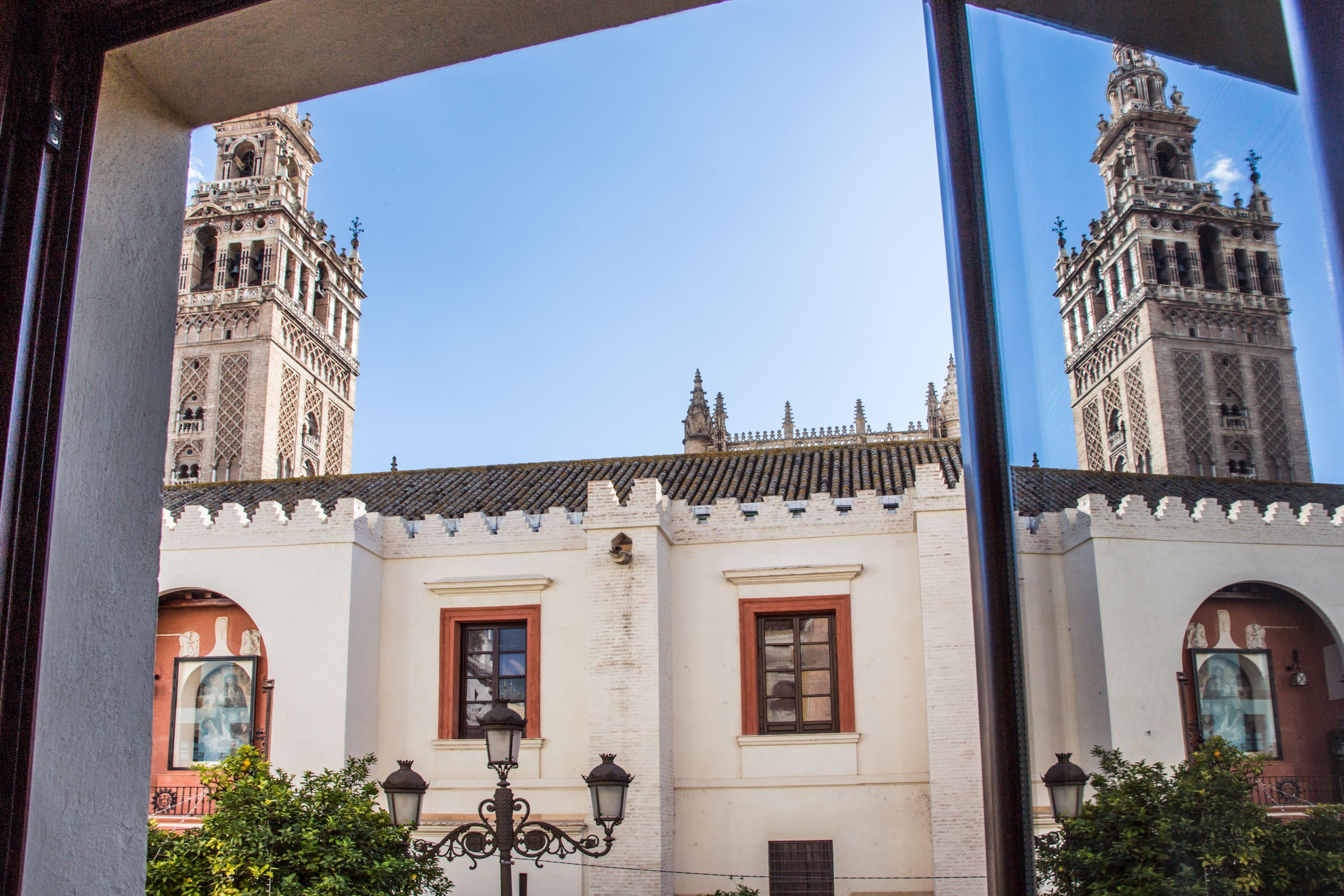 Puerta Catedral Apartments, Seville